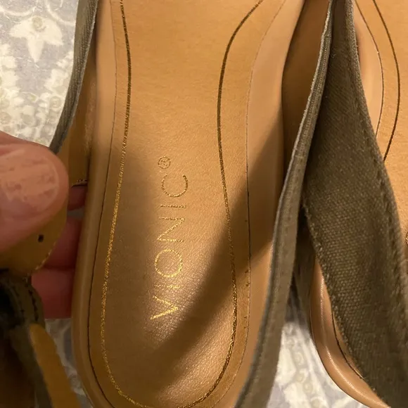 Vionic Canvas Back-Strap Wedges Coralina Olive Sling Back Summer Spring 7.5 Size