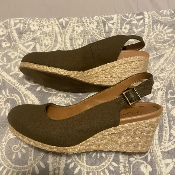 Vionic Canvas Back-Strap Wedges Coralina Olive Sling Back Summer Spring 7.5 Size