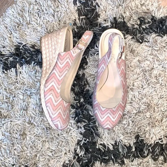 VIONIC Coralina Chevron Print Espadrille Wedges NEW 9 Rounded Toe Sling Back