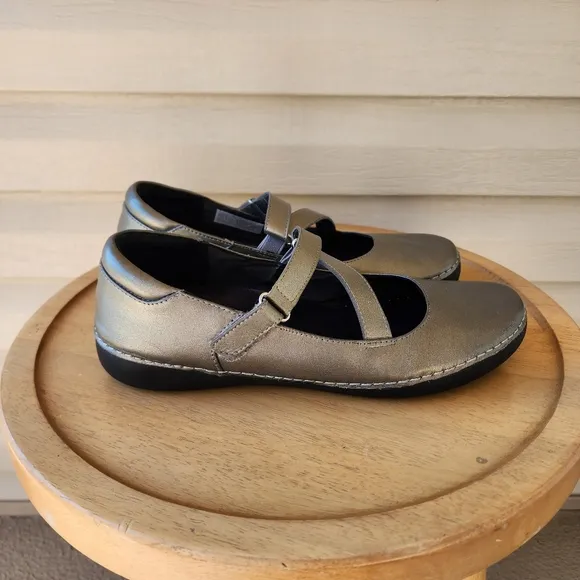 Vionic Judith Mary Jane flats
