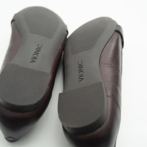 Vionic. Savannah Flats.