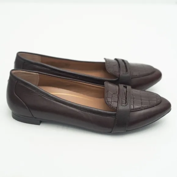 Vionic. Savannah Flats.