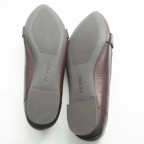 Vionic. Savannah Flats.
