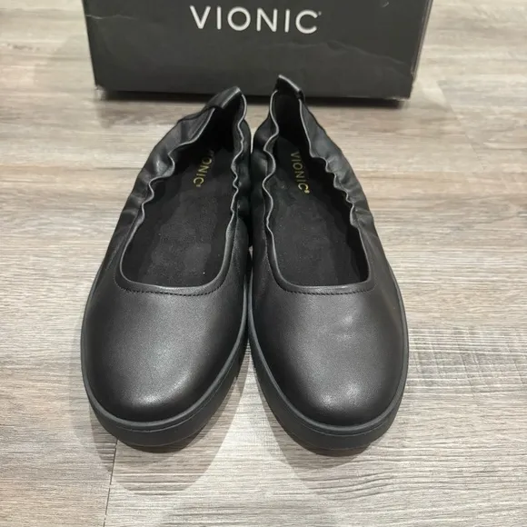 Vionic Uptown Ballet Leather in Black Flats