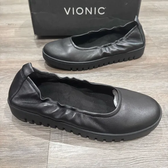 Vionic Uptown Ballet Leather in Black Flats