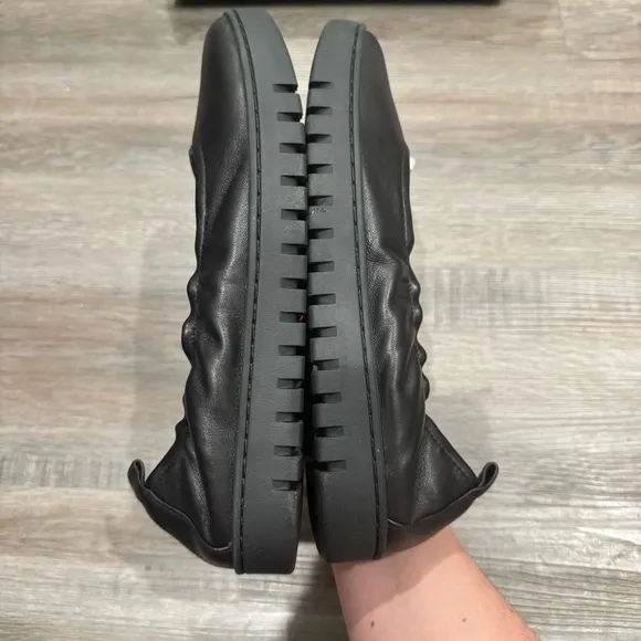 Vionic Uptown Ballet Leather in Black Flats