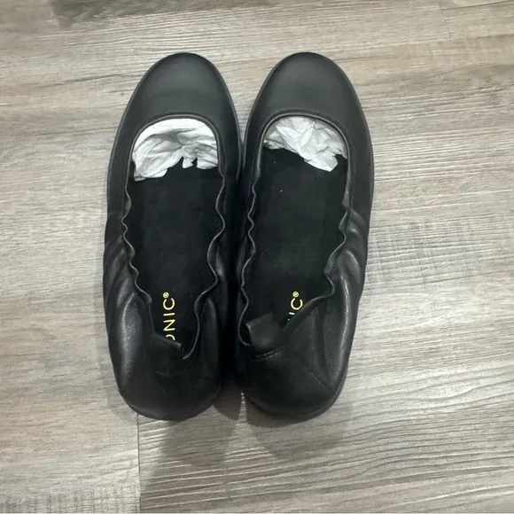 Vionic Uptown Ballet Leather in Black Flats