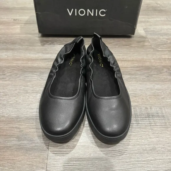 Vionic Uptown Ballet Leather in Black Flats
