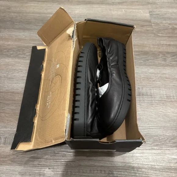 Vionic Uptown Ballet Leather in Black Flats