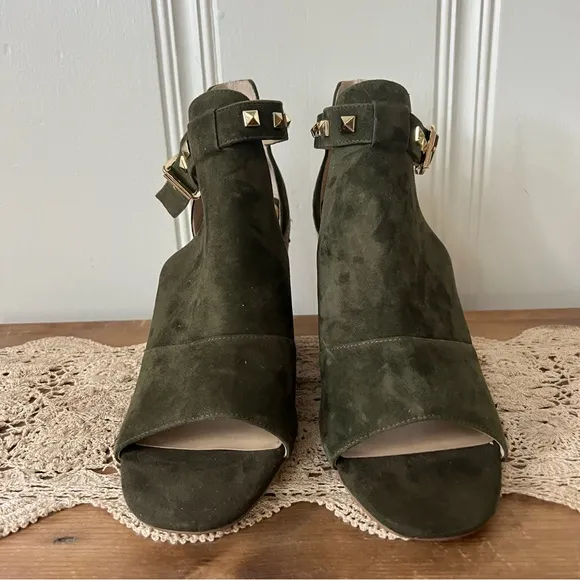 White House Black Market Ryleigh Green Suede Studded Espadrille Wedge size 11