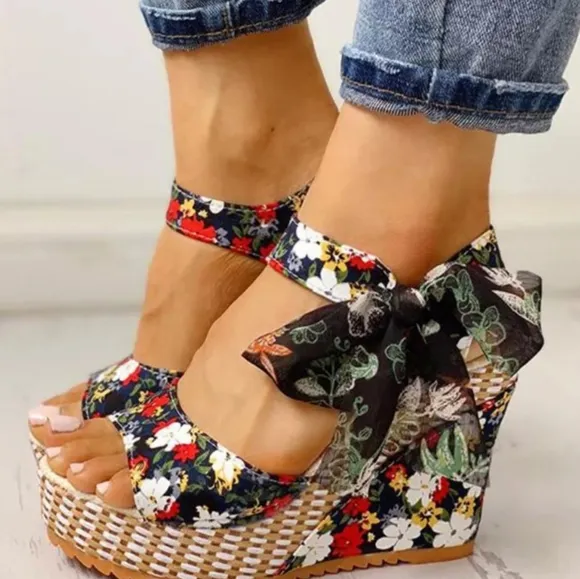 Womans Bowknot Design Wedges.