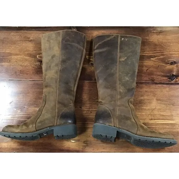 Woman’s Tall Brown Distressed Looking Clark’s Boots Size 6.5