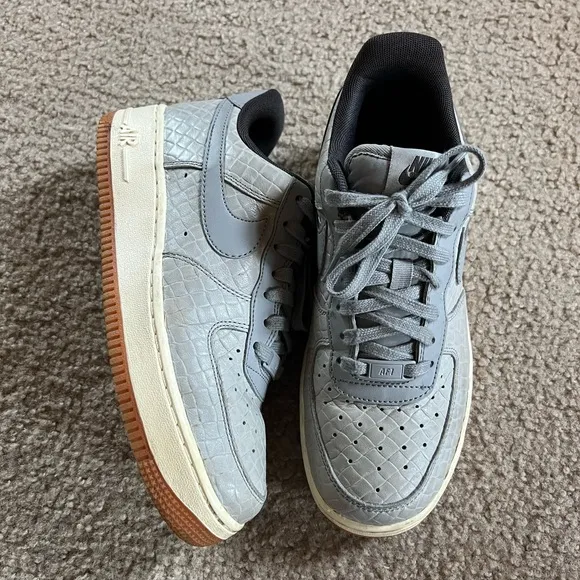Women NIKE AIR FORCE Wolf Grey Shoes