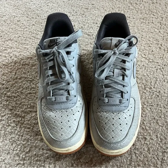 Women NIKE AIR FORCE Wolf Grey Shoes
