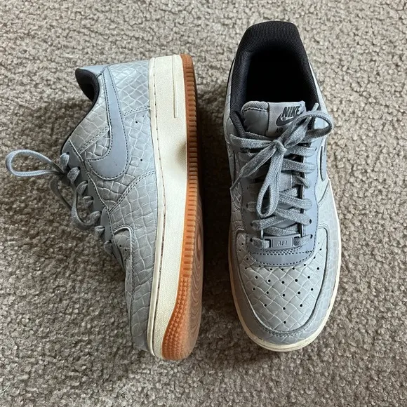 Women NIKE AIR FORCE Wolf Grey Shoes