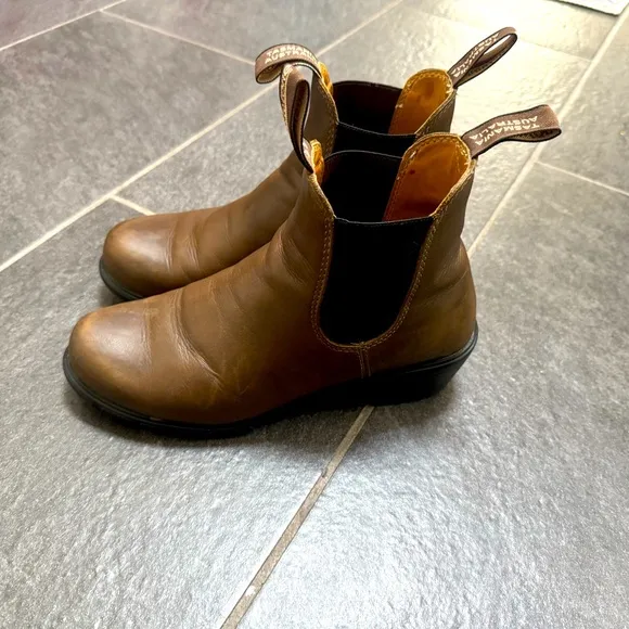 Women’s Blundstone #1673 Heeled Boots Antique Brown size 8