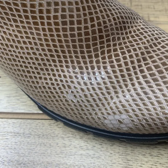 Women’s Blundstone Chelsea Heeled Boots Size 6.5