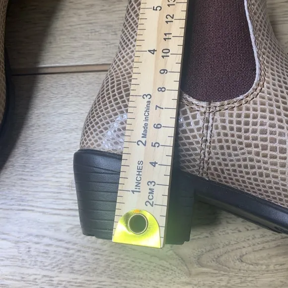 Women’s Blundstone Chelsea Heeled Boots Size 6.5