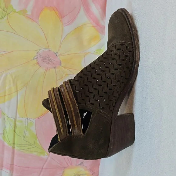 Womens Olive Green Brown Circle G Ankle Strap Laser Cut Western Booties Size 8 M