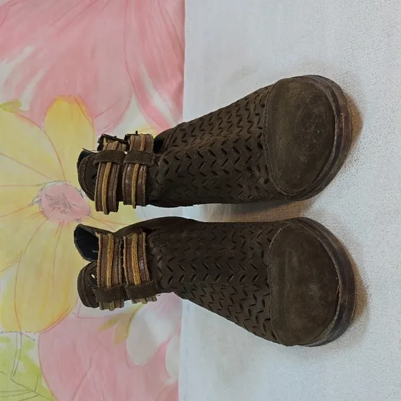 Womens Olive Green Brown Circle G Ankle Strap Laser Cut Western Booties Size 8 M