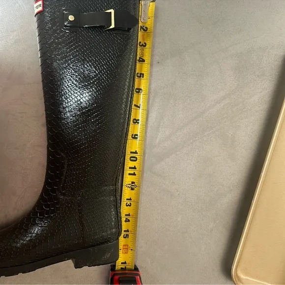 Women’s tall Hunter boots- RARE like new