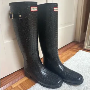 Women’s tall Hunter boots- RARE like new