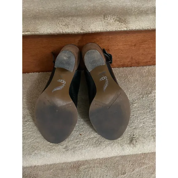 Women's UGG Open Toe Heels Black Size 7 In Excellent Condition