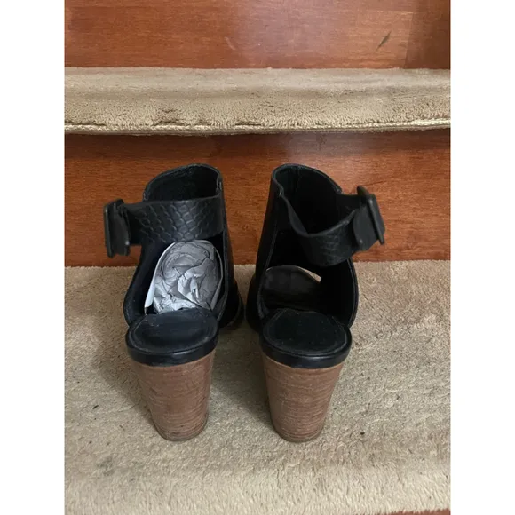 Women's UGG Open Toe Heels Black Size 7 In Excellent Condition
