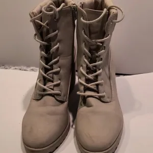 Women's altar'd state laced boots