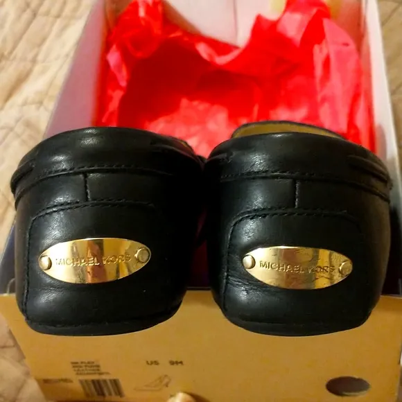 Worn1X! MMK Sutton Leather Moccasins Namesake Monogram Loafers Ballet Flats 8½