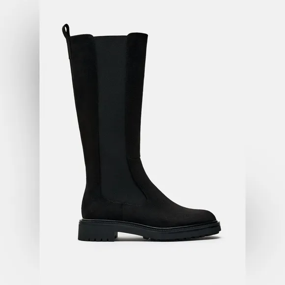 Zara Black Chelsea Boots Side elastic goring Back pull‎ tab Rounded toe Lug sole
