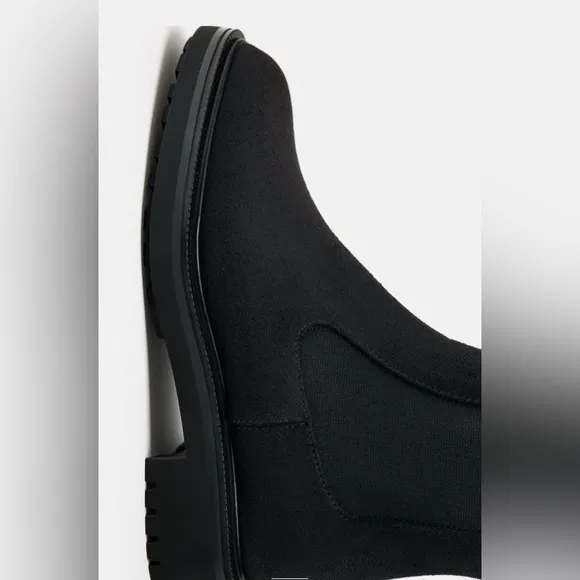 Zara Black Chelsea Boots Side elastic goring Back pull‎ tab Rounded toe Lug sole