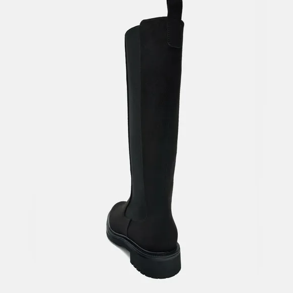 Zara Black Chelsea Boots Side elastic goring Back pull‎ tab Rounded toe Lug sole