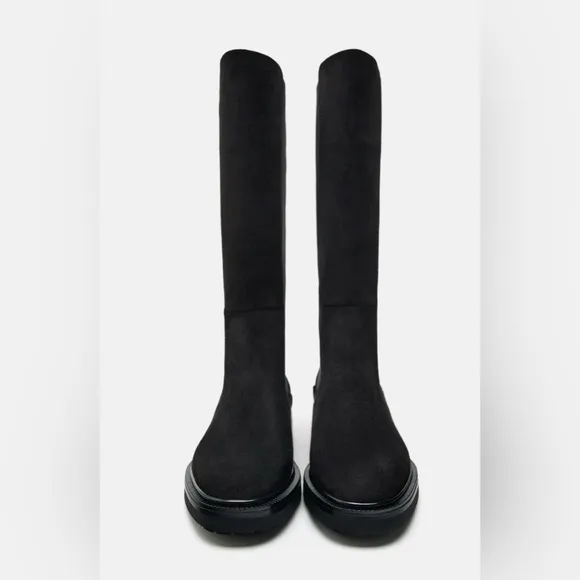 Zara Black Chelsea Boots Side elastic goring Back pull‎ tab Rounded toe Lug sole