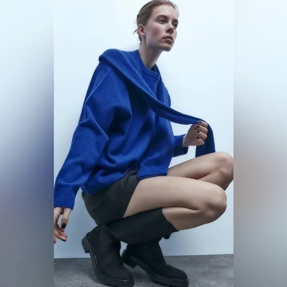 Zara Black Chelsea Boots Side elastic goring Back pull‎ tab Rounded toe Lug sole