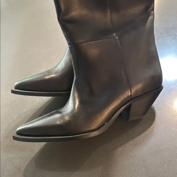 Zara Black Heeled Boots Sleek Minimalist Design