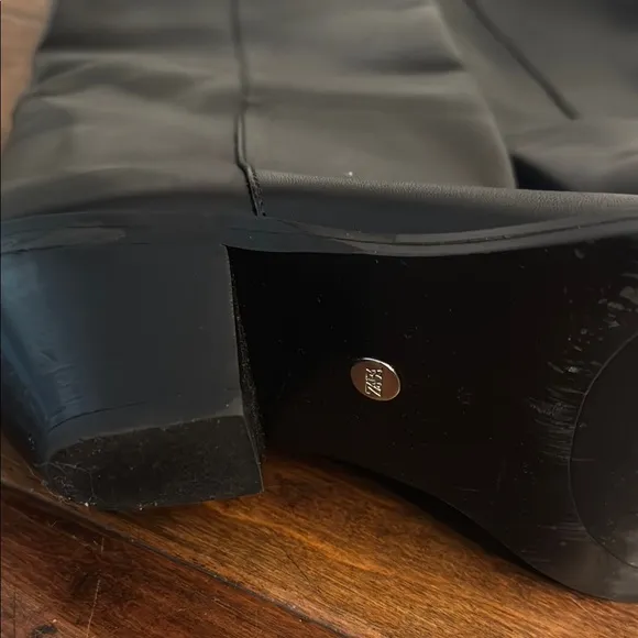 Zara Black Heeled Boots Sleek Minimalist Design