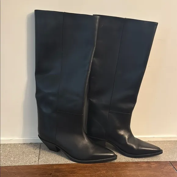 Zara Black Heeled Boots Sleek Minimalist Design